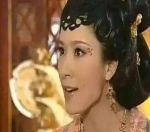 流弊！翟晓川暴力挥肘！CBA再现丑陋一幕...