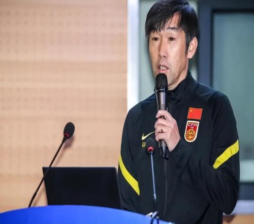 河南队真争气！成功阻击成都蓉城提前中超拿冠军，赢得点赞