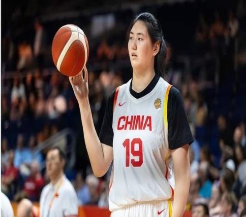 不是张子宇，不是王思雨！苏群盛赞2人，两大媒体人直戳女篮痛点