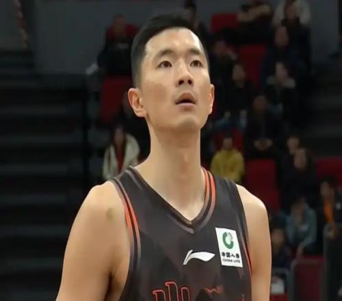 新赛季阵容升级！山东男篮引援接连变动，斯图尔特加盟沙特、奥莫特签约被否决，班顿提前官宣，第三外援主打投射即将官宣