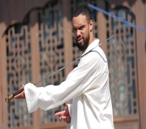 文班亚马少林寺修行后，NBA球星狄龙赴武当学太极，网友称“少林文班，武当狄龙”，道友：他人不错，谦逊有礼