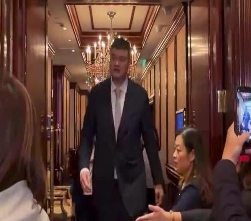 姚明调侃小记者“你也打控卫”最难对付就是控卫