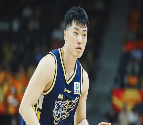 宏远速递！陈老板敲定新外援，张皓嘉晋升副队长，周鹏首秀时间确定