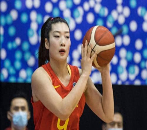 上届世界杯14分轻松赢法国，这届李梦李月汝都不在，大旗谁来扛