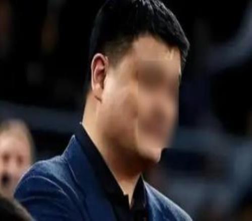 姚明当年选择那叫一个干脆，2011年退役之后，上海体育局给了两条路，他直接选了自主择业，放弃编制，人事关系切断