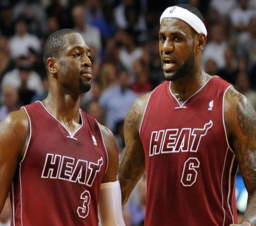 13年热火4：3成功卫冕，詹姆斯25+10+7拿到FMVP，韦德表现如何
