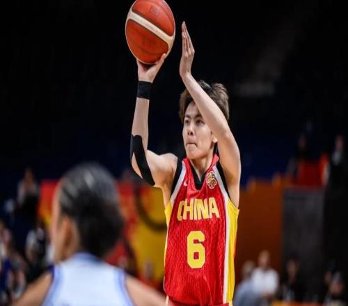 杨舒予世界杯15+11首次两双：下半场2中0献制胜两罚无愧后场大脑