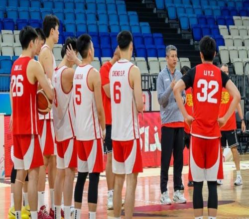 克服场外多重考验，中国男篮大胜哈萨克斯坦队拿下亚运开门红