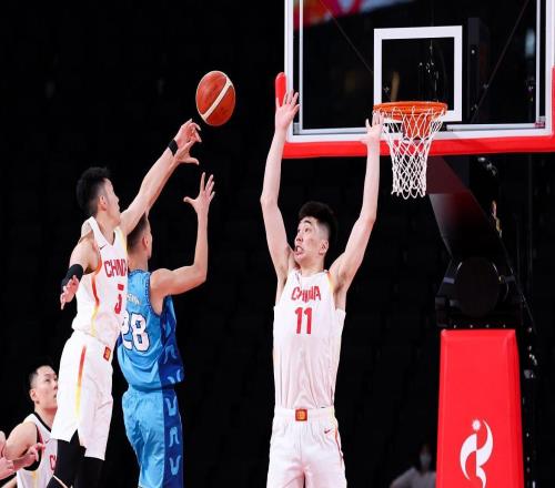 砍15+6开门红！中国男篮23岁2米23中锋归来：扮演杨瀚森替身冲冠