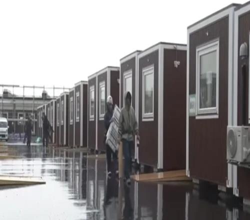 余嘉豪晒亚运会住宿照，集装箱房间！球迷：和在工地住没区别
