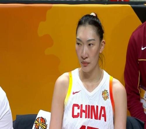 心疼中国女篮！女篮世界杯：中国女篮半场落后法国17分，韩旭21分