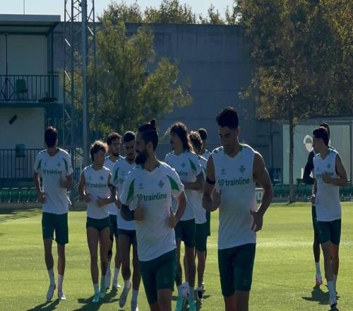 西媒：安东尼、库乔埃尔南德斯缺席贝蒂斯合练