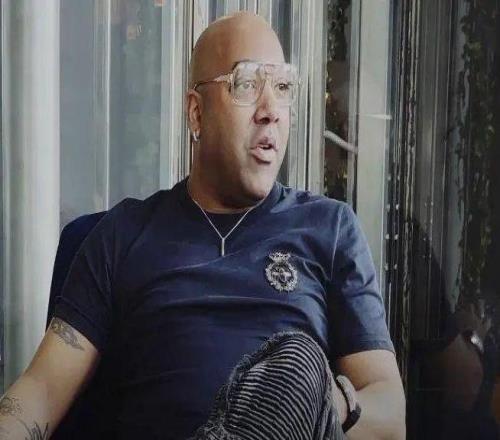 前球员：没想到迪乌夫能踢边锋这个位置，但他证明了自己可以