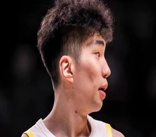 男篮虐巴林4利好！李悦洲全面输出，王俊杰回暖，余嘉豪进步明显