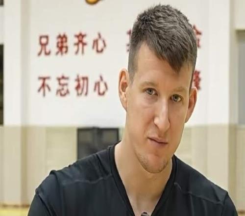 徐杰周鹏已归队！广东与美国球队交手，博日奇首秀，赛前放出狠话