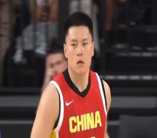 开局9比0！李弘权弧顶三分再中，中国男篮攻得很顺