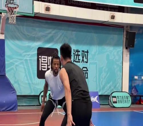 孟博龙百分大战100比75击败前NBA球员特雷伯克