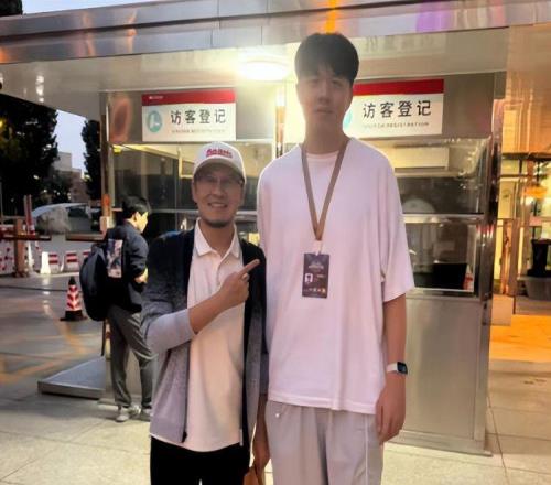 王熙麟近照，身高2米05，大学毕业，天赋不如王治郅，已放弃篮球