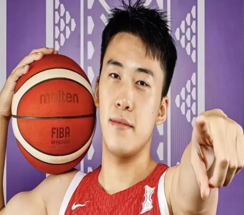王俊杰4犯后，依然留在场上苦战！亚运会赛后，王俊杰感谢郭士强
