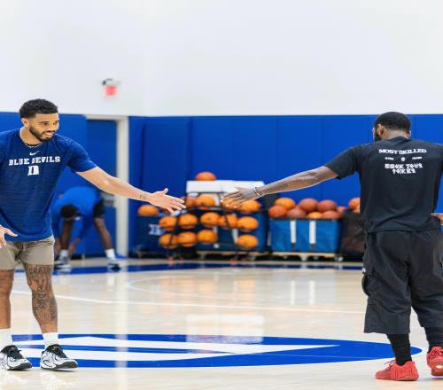 校友聚会，塔图姆、欧文、弗拉格等多名出自杜克的NBA球星返校训练