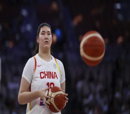 首秀轰32分2米2天津小将站帽+中投无所不能1点比张子宇强