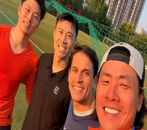 王大雷+郑铮加练，值得再留1年，泰山队争取联赛第二，B队冲甲落下风