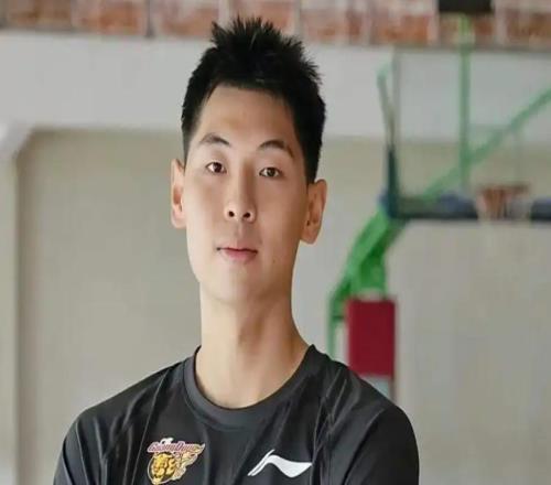 广东就偷着笑吧！郭士强助力崔永熙回巅峰，下赛季锋线实力大涨！