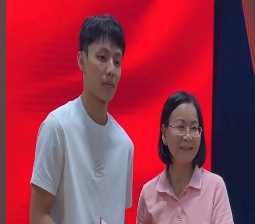 一觉醒来，宏远发布重要官宣！徐杰又有新身份，朱芳雨曝孙悦险加盟广东