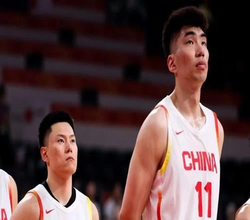 中国男篮VS日本男篮！李弘权、赵嘉义火线复出，锋线位置迎来缓解，全力冲击决赛